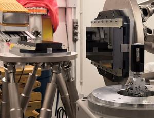 Experimental setup of the dose-efficient X-ray imaging method: The specimen is X-rayed (right), the X-ray wave field downstream of the specimen is enlarged by a Bragg magnifier that consists of two silicon crystals (center) and recorded with an efficient