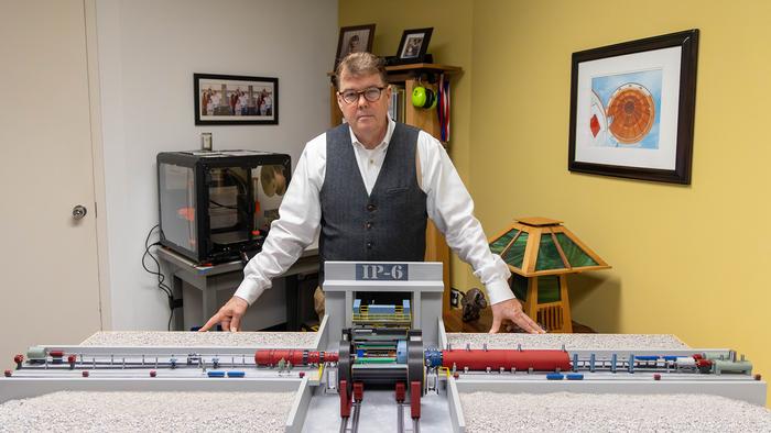 Walt Akers with EIC Model [IMAGE] | EurekAlert! Science News Releases