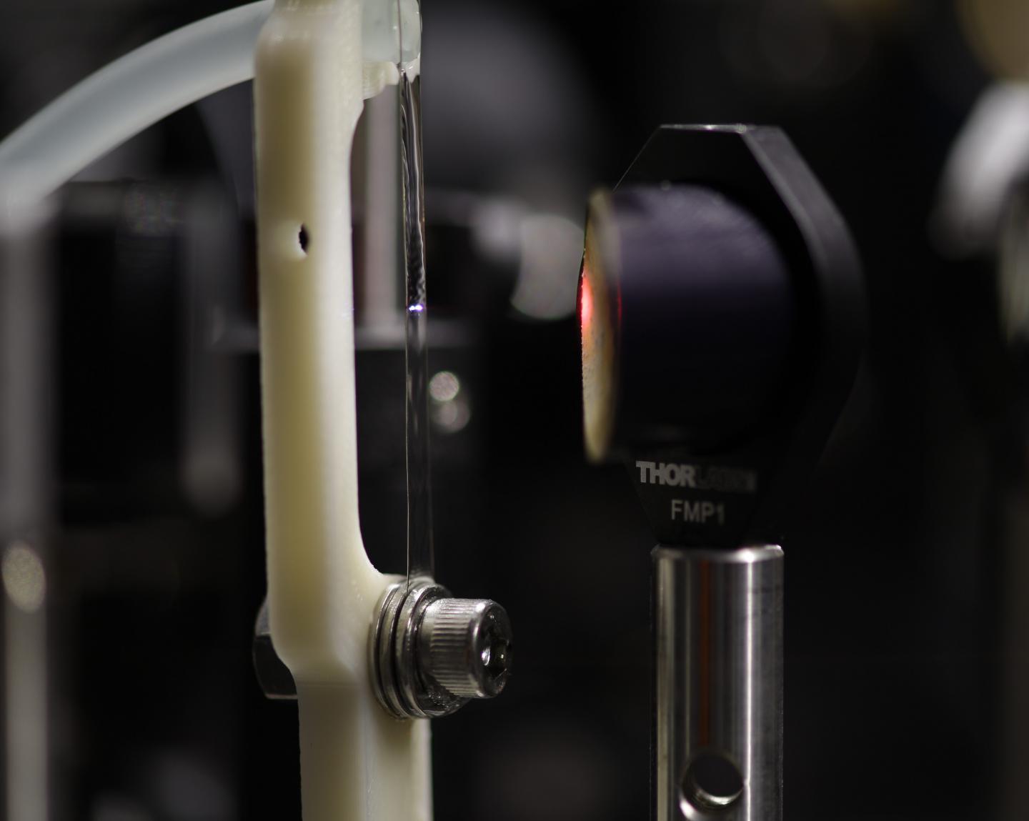Water Film Used to Generate Terahertz Waves