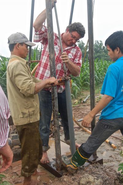 DRILLINDrilling DownG DOWN