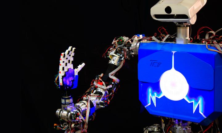 The UC3M Programmes a Humanoid Robot To Communicate In Sign Language