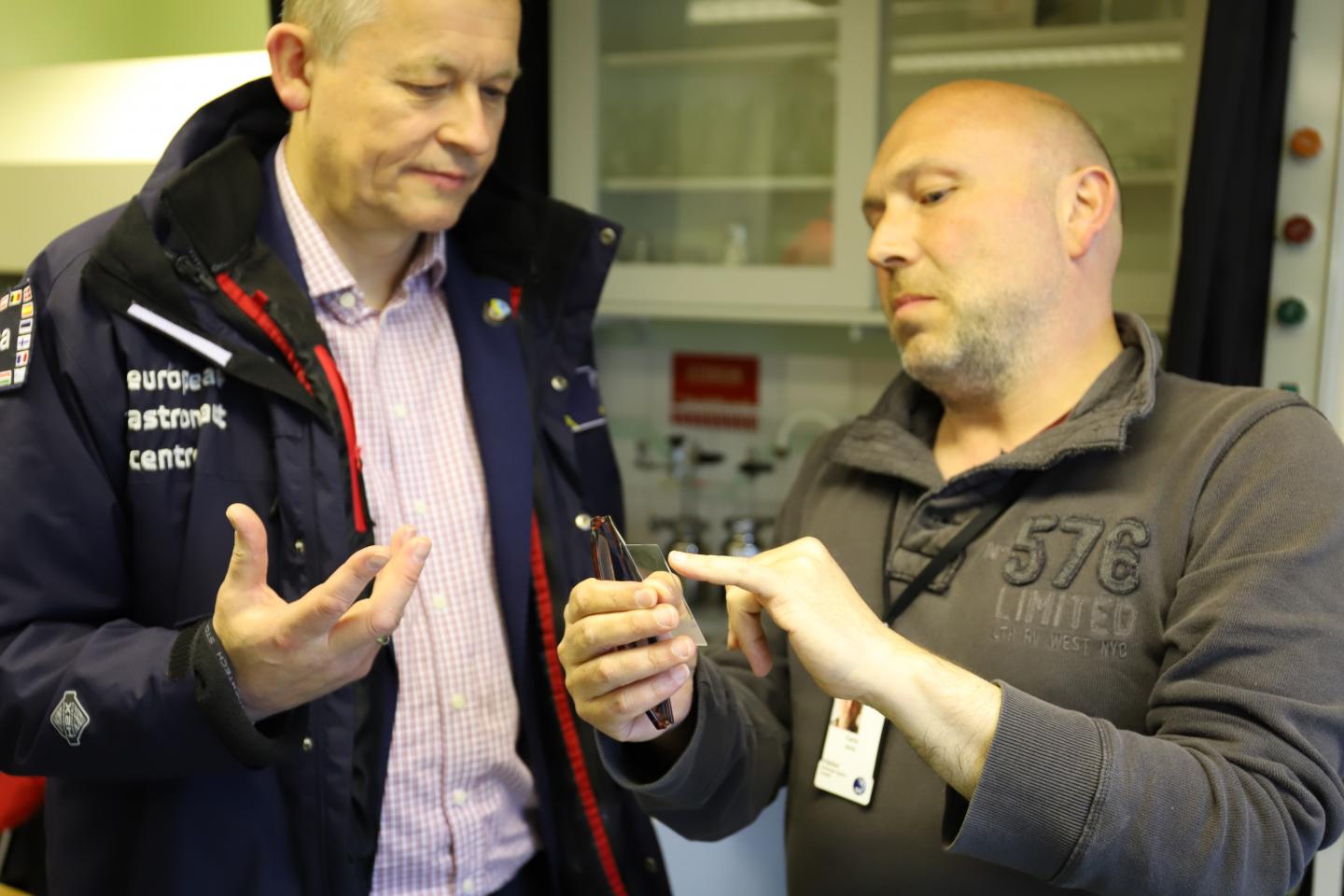 Graphene Flagship and ESA Researchers Examine the Graphene samples