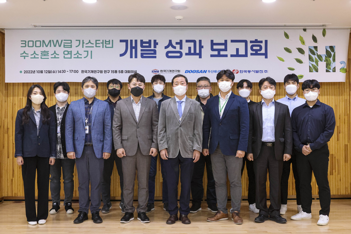 Photo of performance results report meeting