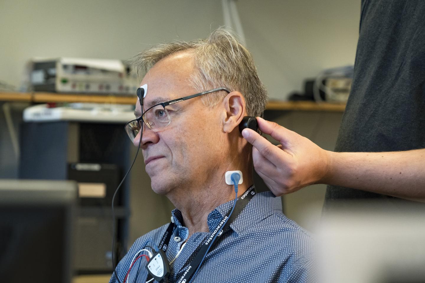 Bo Håkansson Undergoes Testing using the New Compact Vibrating Device he and the Team Helped Design