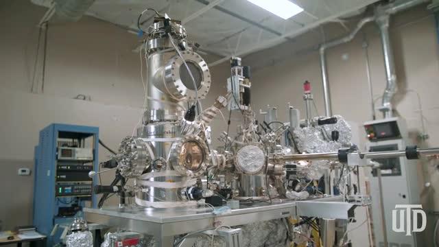 UT Dallas Team Solves Long-standing Microscope Problem