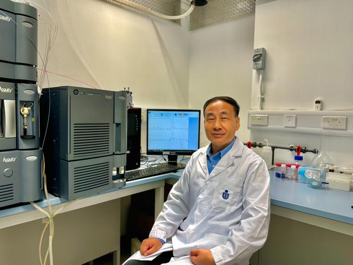 Photo of Prof. ZHANG Xiangru with the instrument UPLC/ESI-tqMS