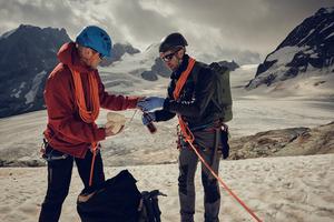 microscopic plastic particles on alpine glaciers