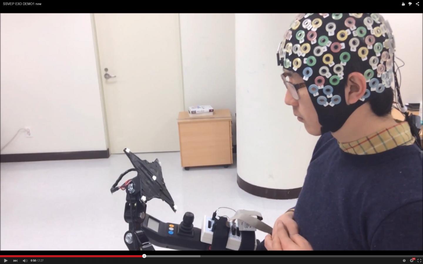 Volunteer Calibrating BCI