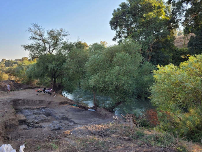 The prehistoric archaeological site Jordan River Dureijat ("Jordan River Stairs") on the shores of the Paleo Lake Hula.