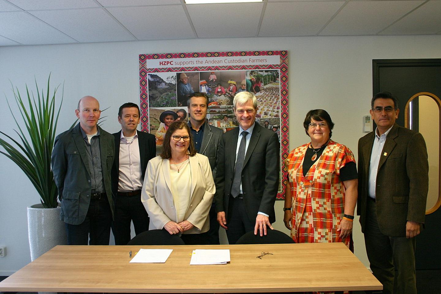 CIP and HZPC Sign Agreement