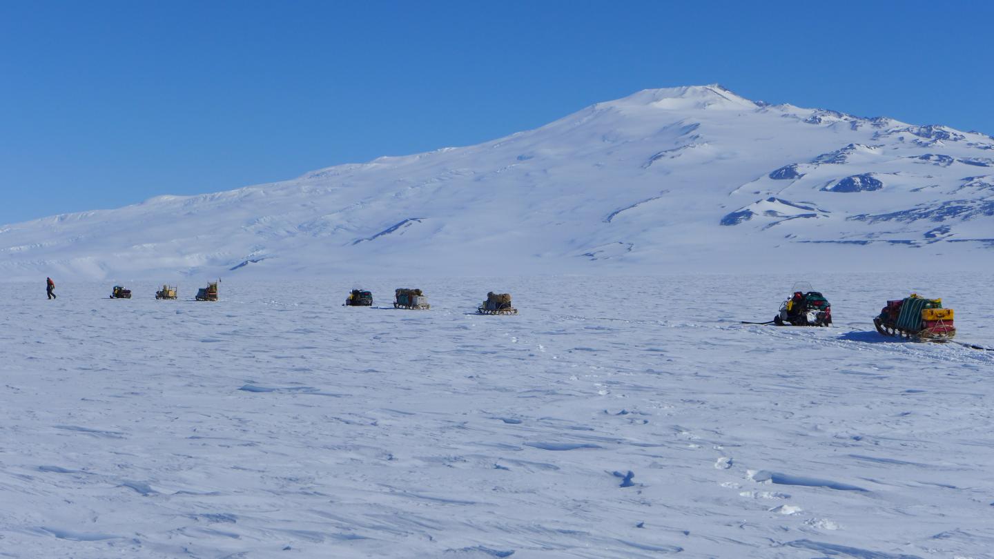 Scientists Traverse 1,000 km on the Ross Ice Shelf
