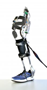 Exoskeletons can support personal mobility of elderly people. (Photo: KIT)