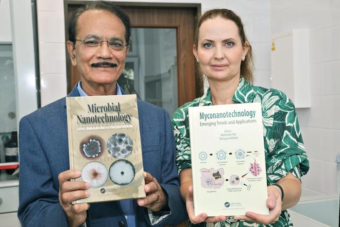 Prof. Mahendra Rai from Sant Gadge Baba Amravati University in India and dr hab. Patrycja Golińska, prof. NCU from Department of Microbiology, Faculty of Biological and Veterinary Sciences of NCU