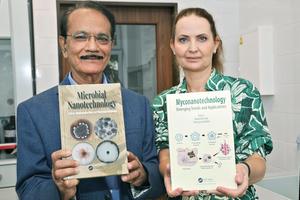 Prof. Mahendra Rai from Sant Gadge Baba Amravati University in India and dr hab. Patrycja Golińska, prof. NCU from Department of Microbiology, Faculty of Biological and Veterinary Sciences of NCU