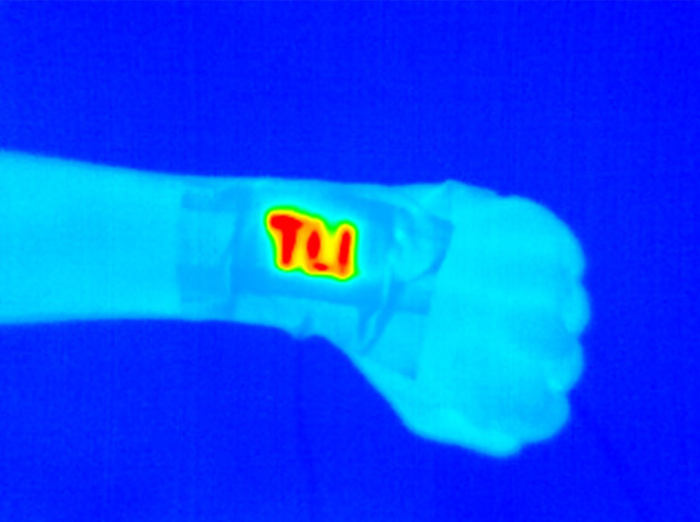 Lightweight electric wristband heaters for constant, portable warmth