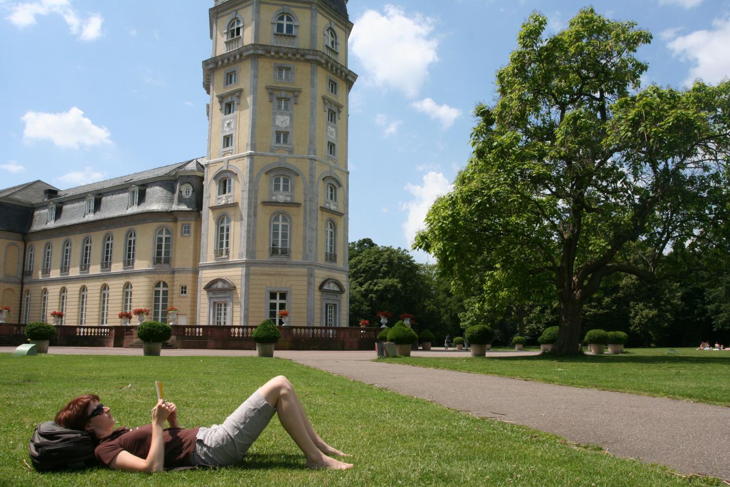 Green Areas with Lawns and Trees Make Urban Citizens Feel Good