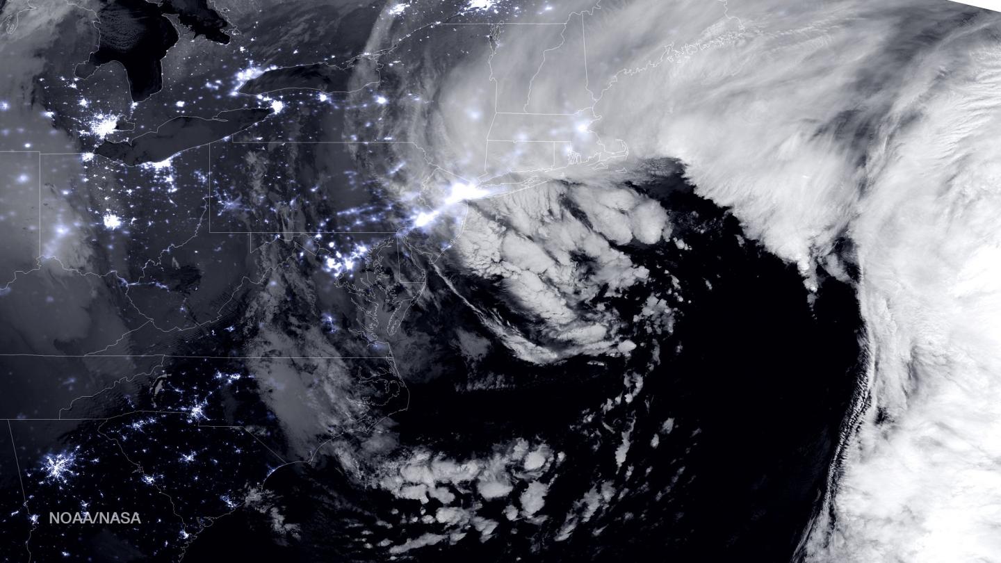 NASA-NOAA's Suomi NPP satellite See Blizzard at Night