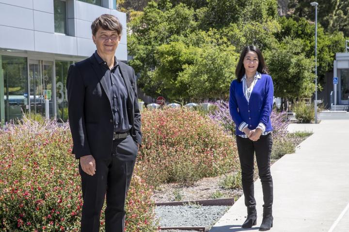 Scientists Gerbrand Ceder & Guoying Chen