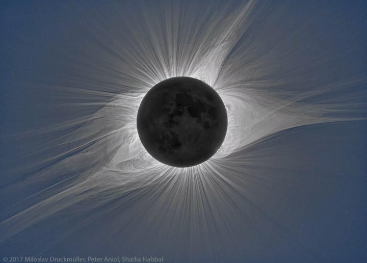 (Animation) Comparison of Computer Model to Composite Photo of Corona During Aug. 21, 2017, Eclipse