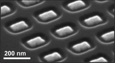 Nanoantenna Converts Light Into Current (2 of 6)