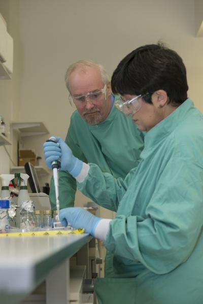 Sarah Warnes and Bill Keevil, University of Southampton