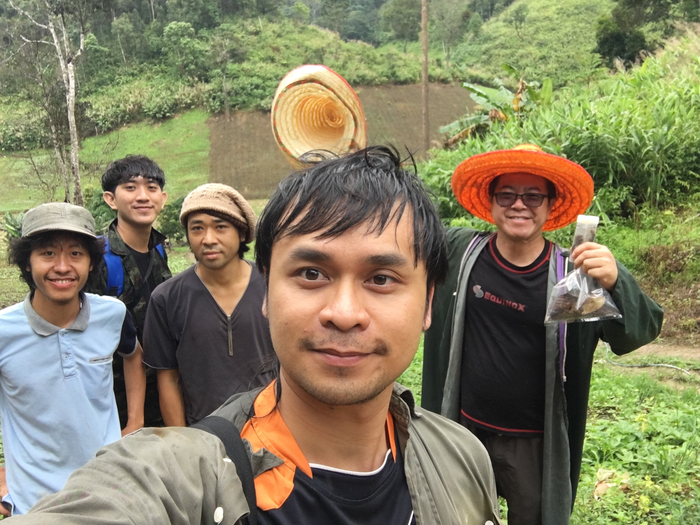 JoCho Sippawat with researchers