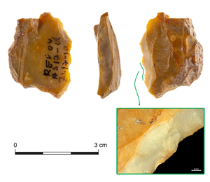 Recycled patinated flint tool from Revadim. The yellow-orange areas are the old patinated surfaces of the item, while the new minimal modifications created a new edge that expose the fresh color of the flint. In the case of this items one can see that the morphology, surfaces, and colors of the original item are almost fully preserved, while the recycled modification is minimal and specific.