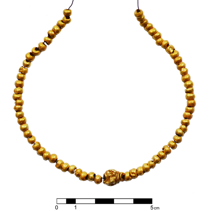 Necklace of gold
