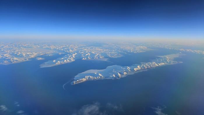 HALO Arctic research flight at an altitude of 13 kilometers over Svalbard on March 4, 2025 (photo: Thomas Gulde, KIT)