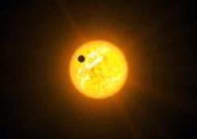 Artist's Conception of an Exoplanet in a Retrograde Orbit