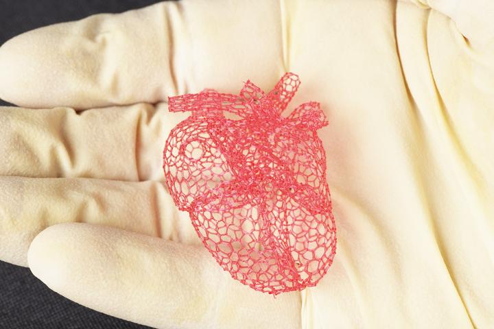 Freeform Printed Isomalt Heart