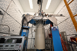 The spectroscopic imaging scanning tunneling microscope (SI-STM) used in this study