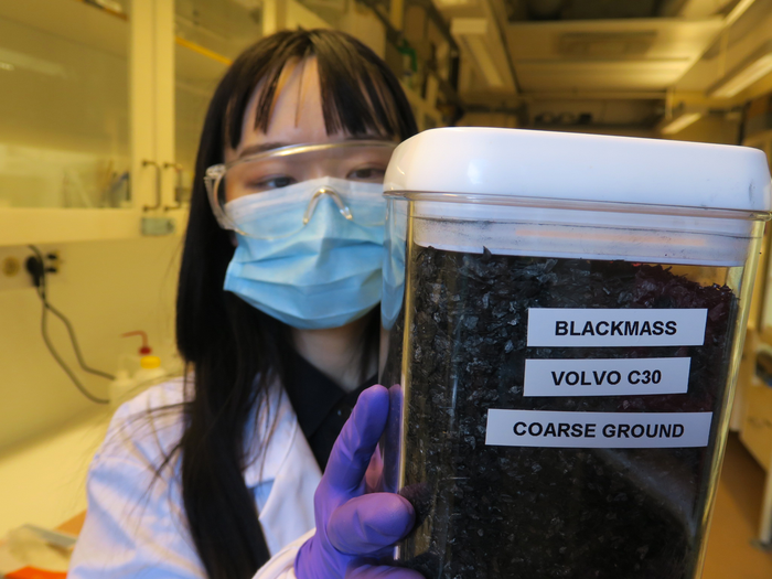 From dust back to batteries