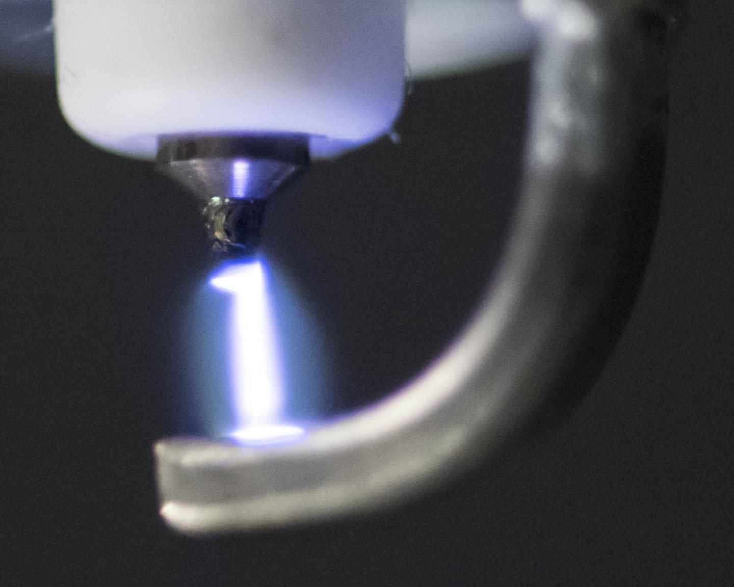 Electrical Spark Can Generate Therapeutic Nitric Oxide from the Air