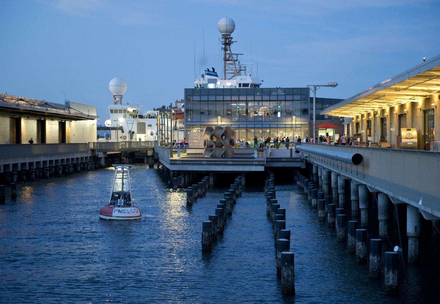 Exploratorium Fisher Bay Observatory with NOAA Vessel