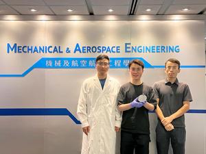 Prof. Zhengbao YANG (right), Associate Professor in the Department of Mechanical and Aerospace Engineering at HKUST and his research team.