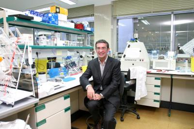 Rafael Rosell,   	 European Society for Medical Oncology 