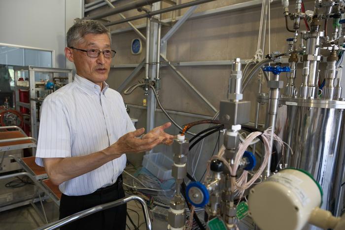 Professor TAKEDA Minoru of the Research Center for Hydrogen Energy Technology