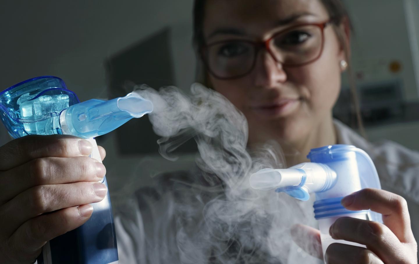 Julia Ernst with Inhalers of a Nanoparticle Suspension