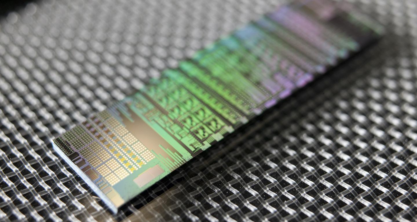 Optical Communication Chip [IMAGE] | EurekAlert! Science News Releases
