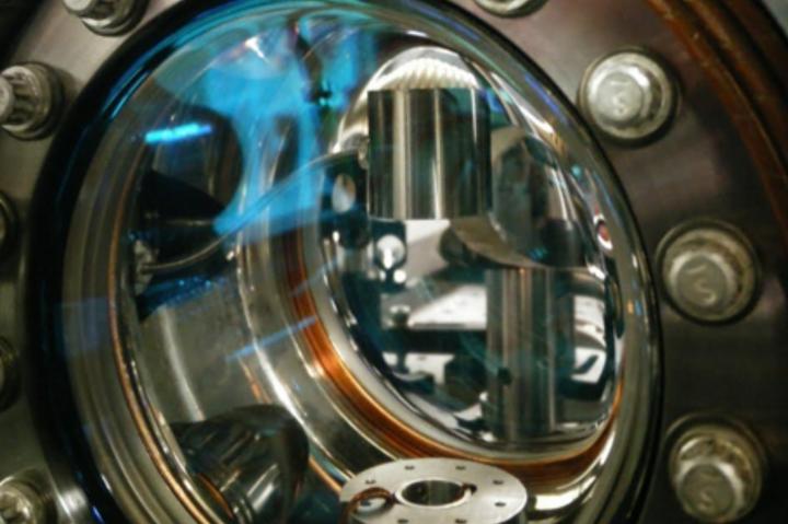 Atom Interferometer Vacuum Chamber