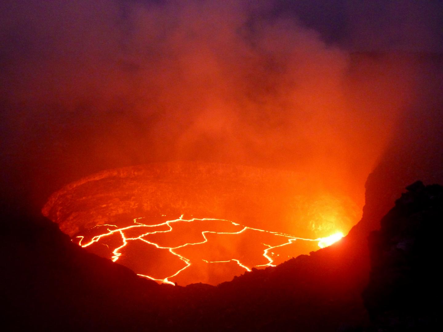 Relative seismic velocity variations correlate with deformation at K&#299;lauea volcano (1 of 3)