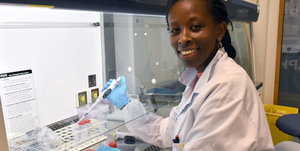 Nathalie Niyonzima in Lab