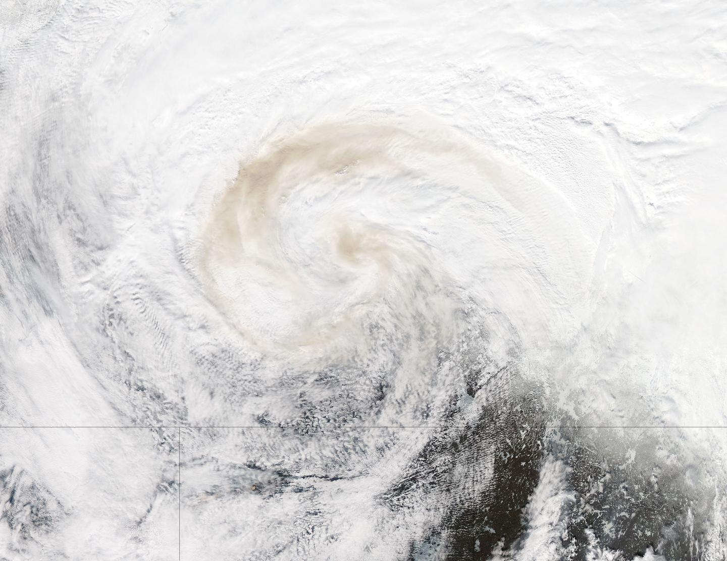 Smoke From Canadian Wildfires Trapped in Clouds