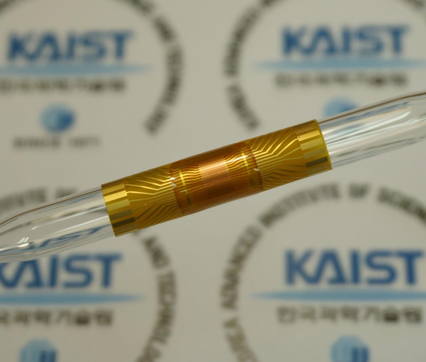 Flexible Silicon NAND Flash Memory