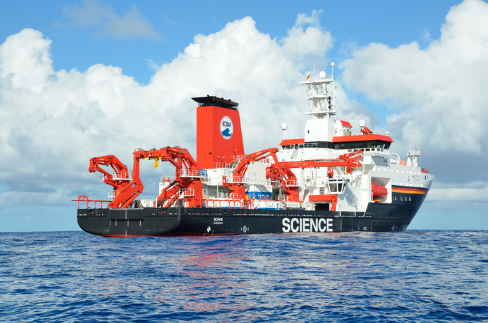 An effort of 15 deep-sea international expeditions has allowed the analysis of abyssal sediments collected in all major oceanic regions. The German research vessel Sonne was involved in two international expeditions led by scientists from the Senckenberg institute in Germany.