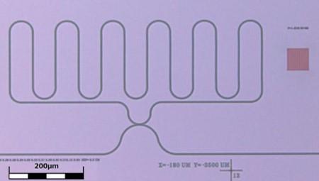 Silicon chips combine light and ultrasound for better signal processing
