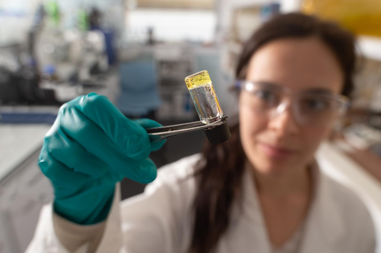 Forming Molecular Bonds with Green Light