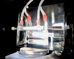 Solar-powered device captures carbon dioxide from air to make sustainable fuel