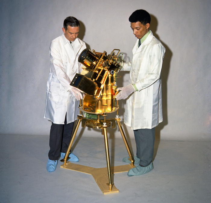 George Carrυthers with υltraviolet caмera spectrograph